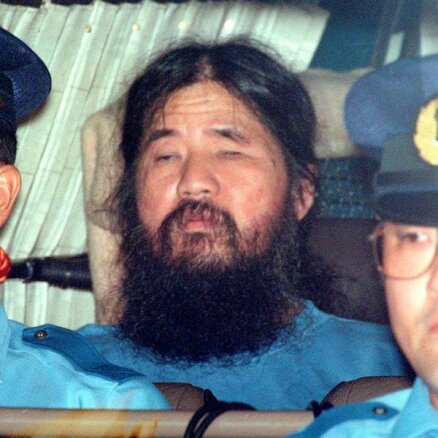 Japānā izpildīts nāvessods pastardienas kulta 'Aum Shinri Kyo' dibinātājam Sjoko Asaharam