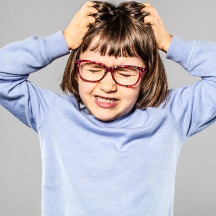 Bērns sev sit, kož, plēš matus – kāpēc ir svarīgi to neignorēt?