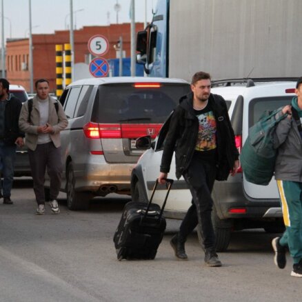 Divās nedēļās Kazahstānā ieradušies 200 000 krievu; Šoigu ziņo par tikpat mobilizētajiem