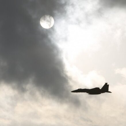 Japāna divkāršojusi iznīcinātāju 'F-15' skaitu Okinavas salā