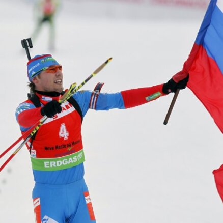 Биатлонисты России с повторением рекорда выиграли эстафету в Хохфильцене