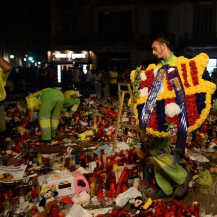 Spānijā nokopj terorakta piemiņas vietu; mantas un zīmītes nogādās muzejā