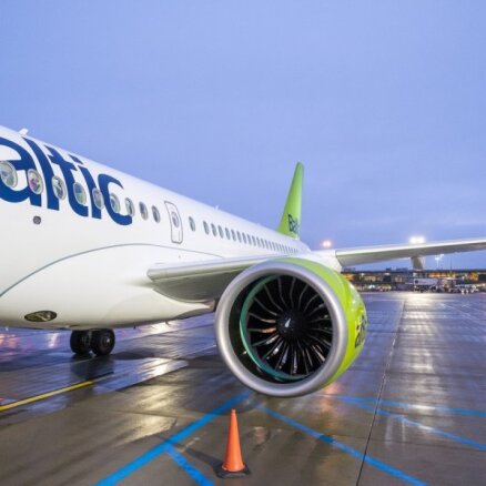 Покажите распечатки! airBaltic не пустила в самолет пассажиров с электронными визами в телефоне