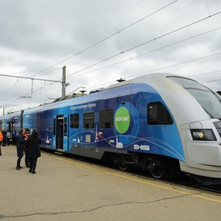 Foto: Rīgā piestāj modernais Eiropas savienošanas ekspreša Baltijas vilciens
