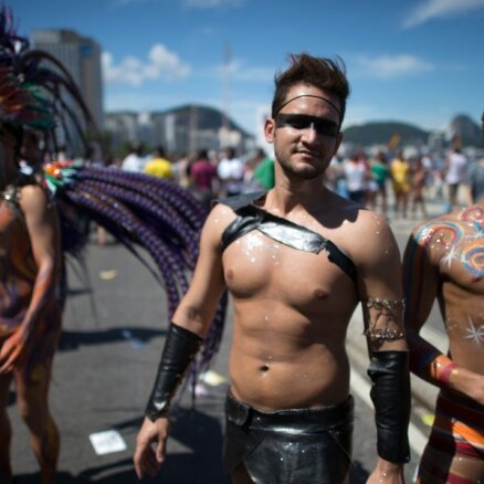 Тысячи протестантов провели в Рио марш против гей-браков