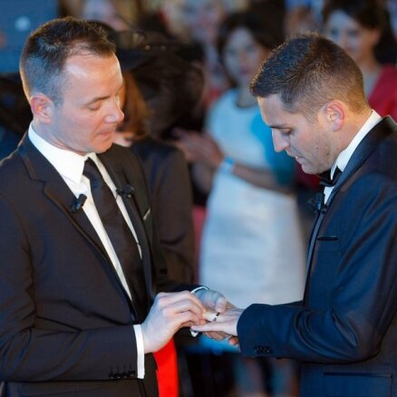 Во Франции состоялась первая официальная гей-свадьба