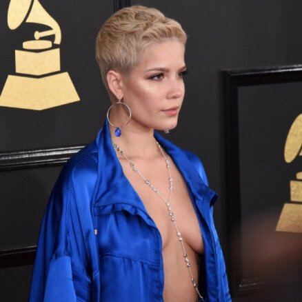 ФОТО: Роскошные платья, декольте и модные провалы на церемонии Grammy