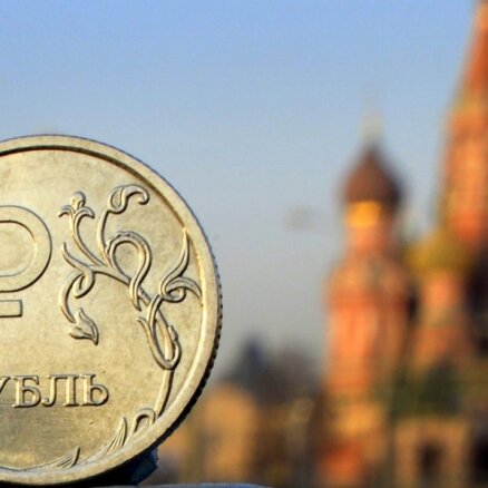 'Bloomberg': Krievijas finanšu sistēma sabruks, ja naftas cena kritīsies zem 22 dolāriem