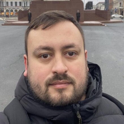Tiesa patur apcietinājumā 'Sputnik Lietuva' redaktoru Maratu Kasemu