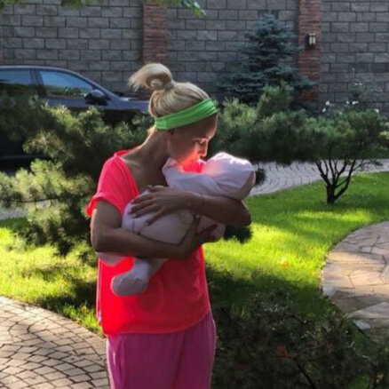 Foto: TV dīva Ļera Kudrjavceva parāda nesen dzimušo meitiņu