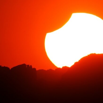 "Огненное кольцо": миллионы увидели солнечное затмение