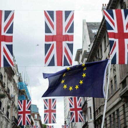 Lielbritānijas Pārstāvju palāta apstiprina likumprojektu par 'Brexit' sākšanu