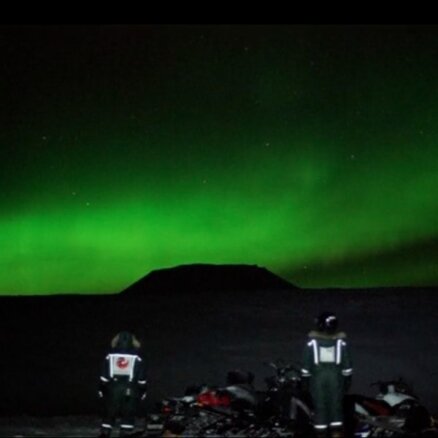 Video: Divi dokumentālā kino veidotāji Norvēģijā 'medī' ziemeļblāzmu