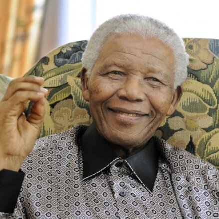 Mandelas ārstēšanā vērojams 'lēns, bet noturīgs' progress