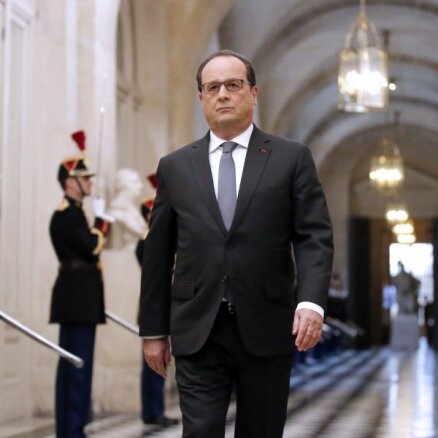 Олланд: Франция находится в состоянии войны