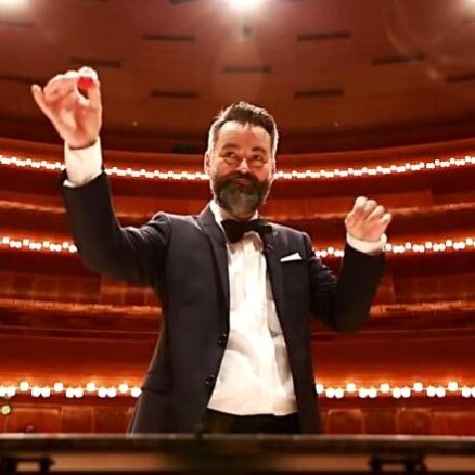 Video: Dānijas orķestranti koncerta laikā saēdas pasaulē asākos piparus