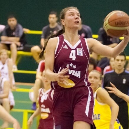 Latvijas U-18 basketbolistes cīņā par atgriešanos EČ A divīzijā gūst otro pārliecinošo uzvaru