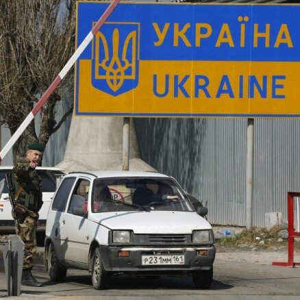 ФОТО: Украина начала строить "стену" на границе с Россией