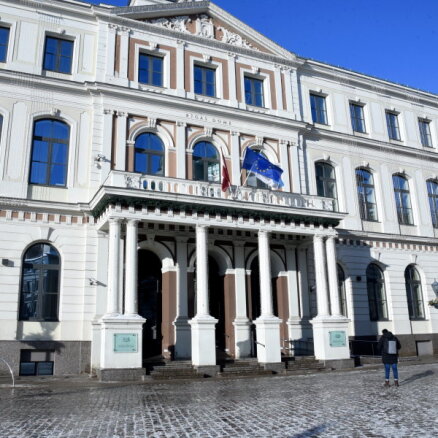 Rīgas domes neatkarīgie deputāti prasa lemt par līguma laušanu ar 'Tīrīgu'