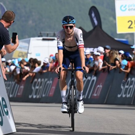 Krists Neilands iebrauc labāko divdesmitniekā 'Tour de France' posmā