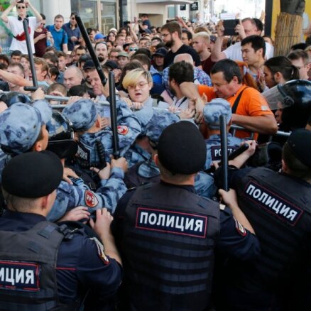 Maskavā opozīcijas protestu akcijas laikā aizturēti 938 cilvēki