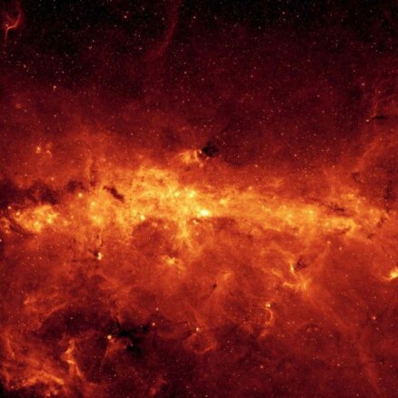 Dīvaina parādība mūsu galaktikas centrā liecina par ilgi meklētu melno caurumu tipu