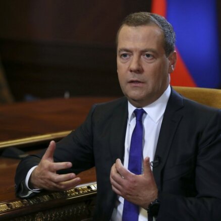 Медведев сообщил о планах национализации уходящих из России компаний
