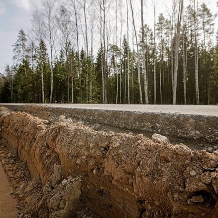Neviens to nespēja paredzēt: būvdarbi uz Latvijas ceļiem notiek nenoteiktības zīmē