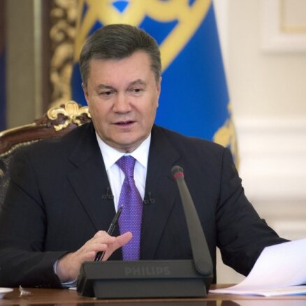 Publisko video ar Janukoviča bēgšanu; partija no viņa novēršas
