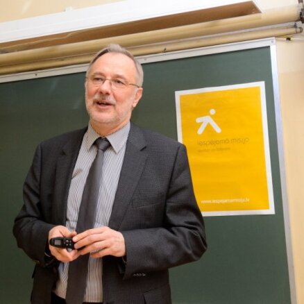 Latvijas Universitātes rektors Mārcis Auziņš iedvesmo gan skolēnus, gan skolotājus
