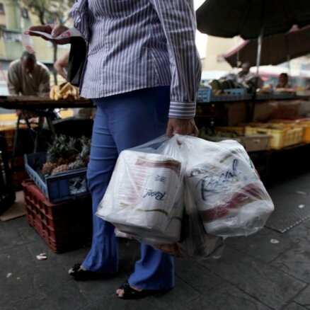 Venecuēla apņēmusies tikt galā ar hronisko tualetes papīra trūkumu