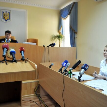 Тимошенко  просит помощи у Запада и пугает Януковичем