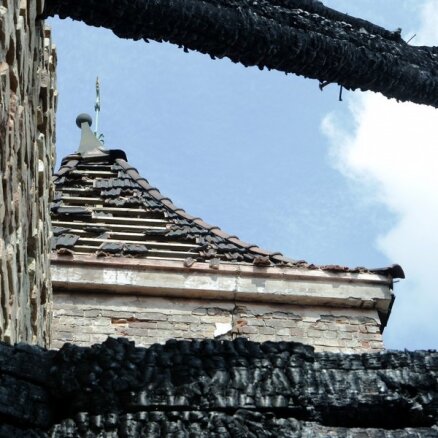 Строители отрицают ответственность за пожар в Рижском замке