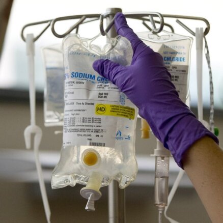 'Nepielaiž pie ķīmijterapijas' – soctīklos maldina par veselības aprūpes liegšanu pandēmijas dēļ