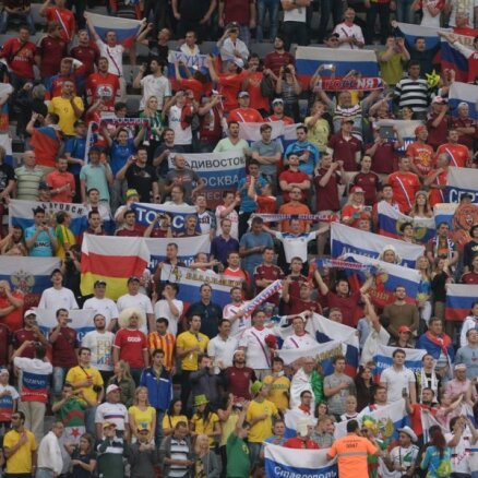 FIFA nesodīs Krieviju un Horvātiju par fanu rasistiskajiem plakātiem