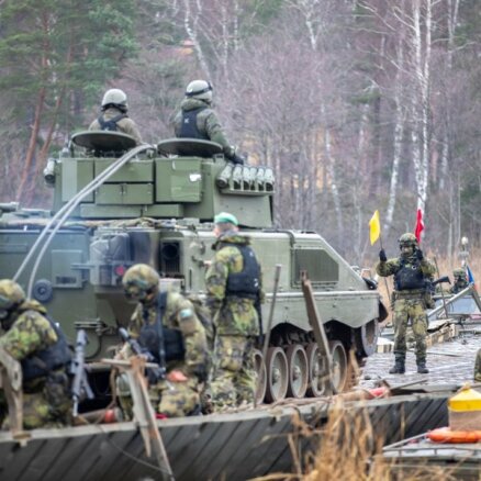 NATO karavīri un zemessargi Aizkrauklē pār Daugavu veidos pontonu tiltu