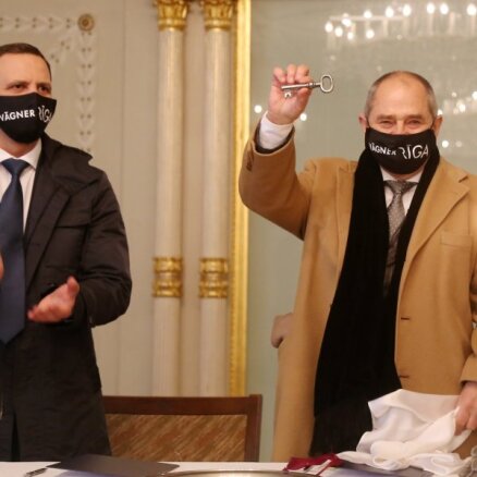 Vāgnera nama atslēgas nodotas Mārim Gailim un Rīgas Vāgnera biedrībai