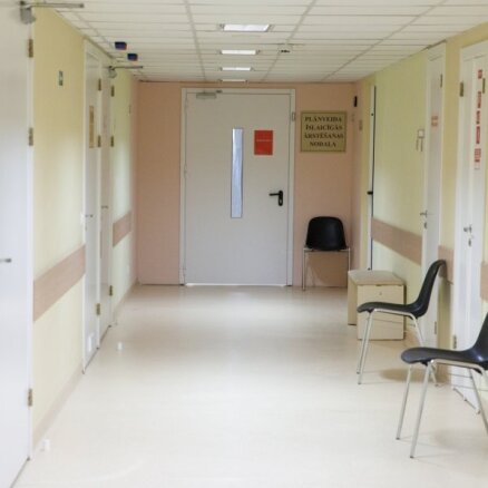 Uzlabojoties epidemioloģiskajai situācijai, pārtrauks Covid-19 slimnieku hospitalizēšanu TOS
