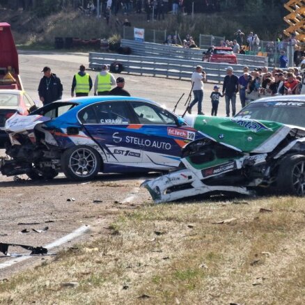 Video: Sadauzīti desmit BMW – masveida avārija Baltijas autošosejas sacīkstēs