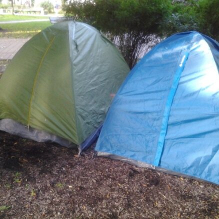 Policija no Vērmanes dārza padzen teltīs nakšņojušus turku studentus