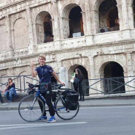 Mākslinieka Jurija Cupera 4000 kilometru garais velobrauciens no Rīgas uz Romu
