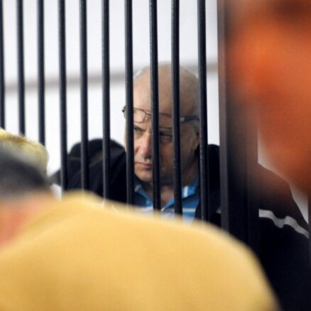 Apgabaltiesa lemj paturēt apcietinājumā par sievas slepkavības organizēšanu notiesāto uzņēmēju Ivanovu