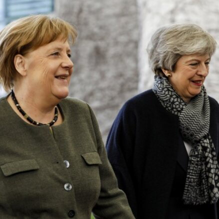 Merkele un Meja ir vienisprātis, ka Lielbritānijai jāizstājas no ES ar vienošanos