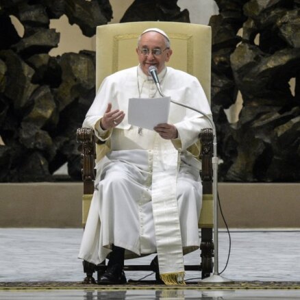 Новоизбранный Папа отказался от трона