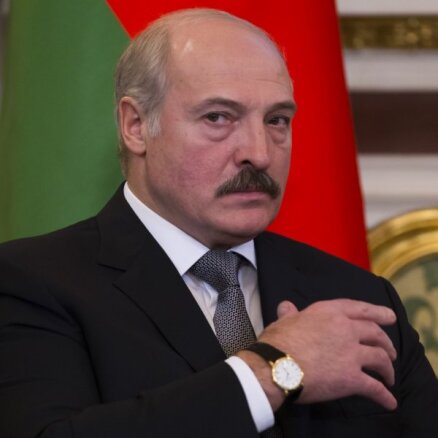 Лукашенко назвал причины "развала" Украины