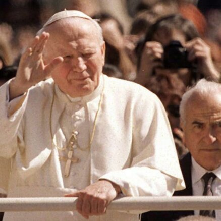 Папа Франциск распорядился канонизировать двух своих предшественников