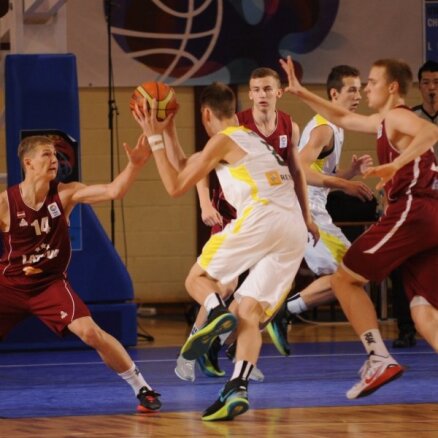 Первое поражение сборной Латвии на домашнем ЧЕ нанесли литовцы