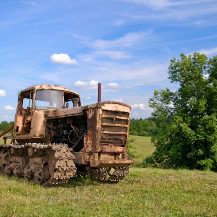 Zemnieki rīkos padomju laika traktora protesta braucienu uz Briseli