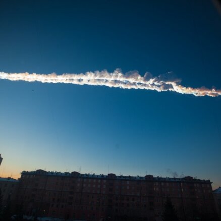 Krievijā Urālu apgabalā nokritis meteorīts; cietuši gandrīz 1000 cilvēku
