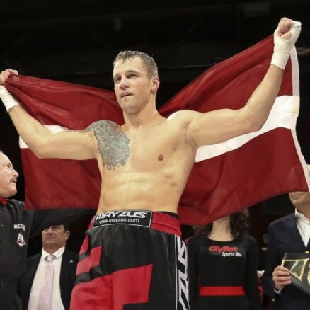 Briedis bez grūtībām uzvar Ungārijas bokseri Hubertu